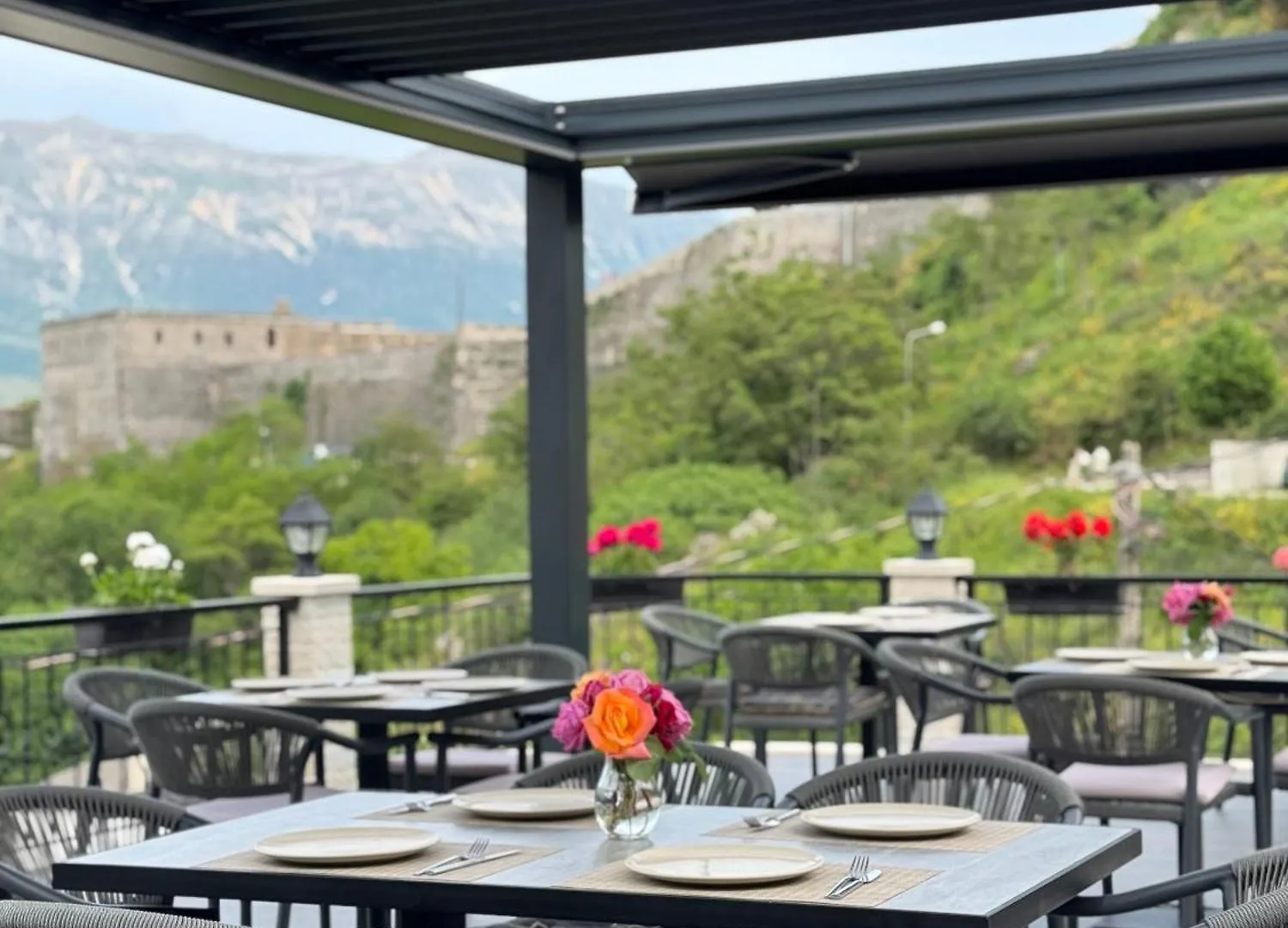 Castle Hotel Gjirokastër 3*,